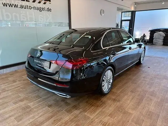 Gebraucht Mercedes C200 Avantgarde 204 PS (150 kW) 2024 Schwarz Limousine