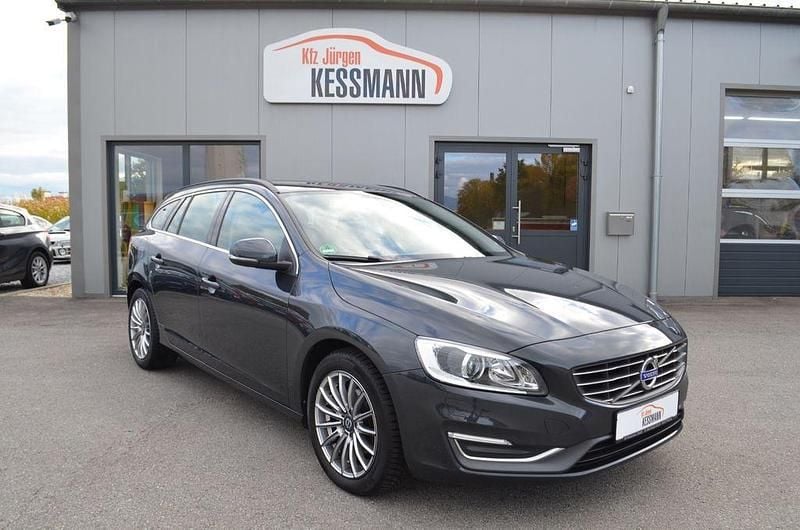 Grau Gebraucht 2015 Volvo V60 Momentum Kombi | 11.990 € (Superpreis) - Bild 1/4