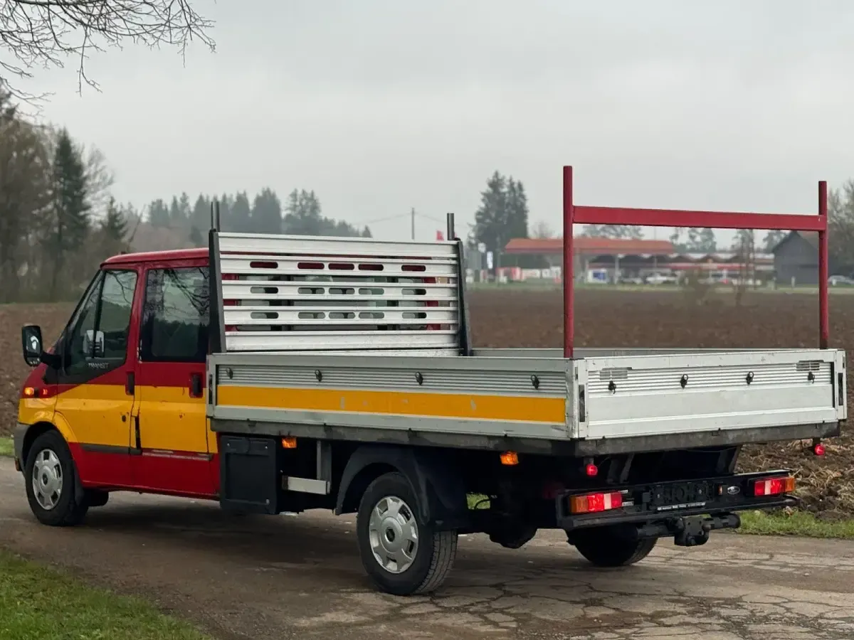 Używany Ford Transit 140 KM (102 kW) 2010 Czerwony Sedan/Limuzyna