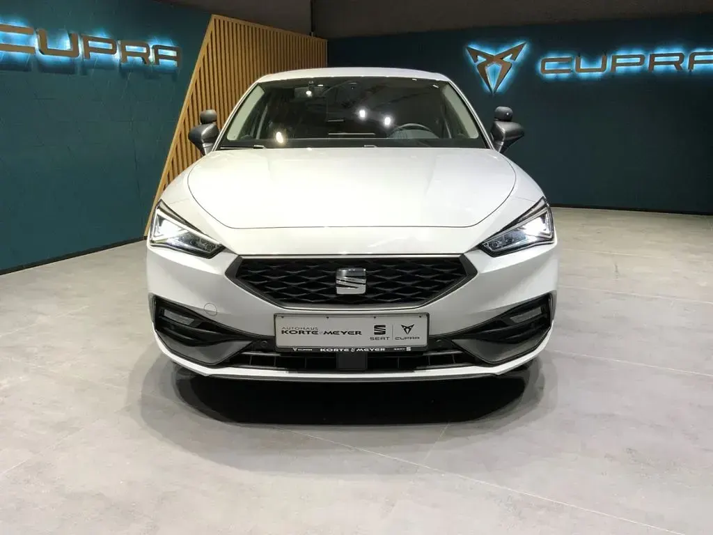 Używany Seat Leon FR 116 KM (85 kW) 2020 Biały Sedan/Limuzyna
