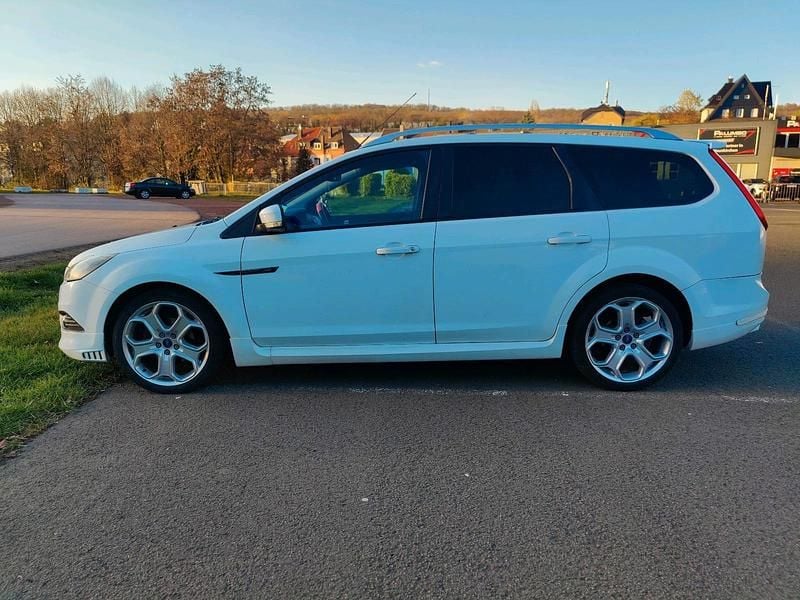 Gebraucht Ford Focus 125 PS (91 kW) 2009 Weiß Kombi