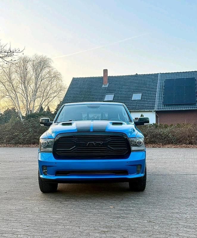 Gebraucht Dodge Ram 401 PS (294 kW) 2014 Blau Abholung