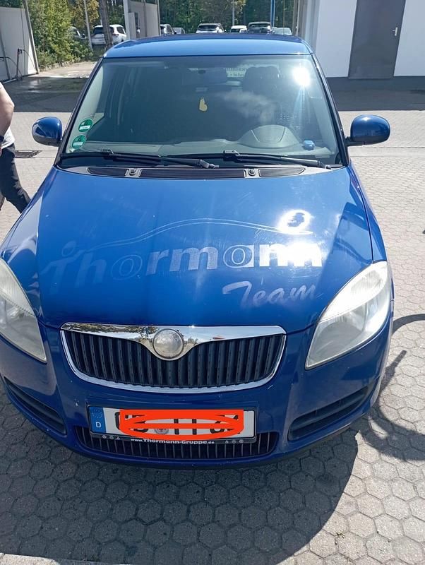 Grün Gebraucht 2009 Skoda Fabia Limousine | 2.100 € (Etwas zu teuer) - Bild 1/4