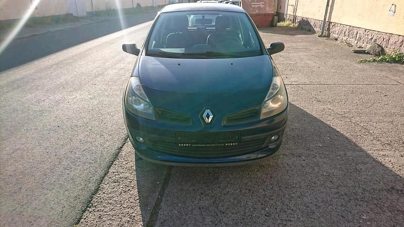 Gebraucht Renault Clio II 75 PS (55 kW) 2006 Blau Kleinwagen