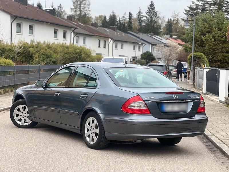 Second-hand Mercedes E200 184 CP (135 kW) 2006 Gri Berlinǎ