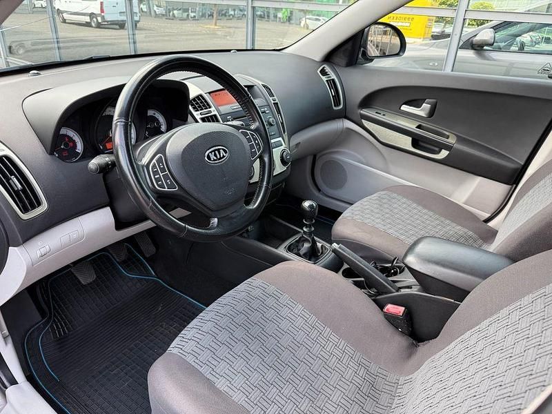 Gebraucht Kia Ceed 122 PS (89 kW) 2008 Beige Kleinwagen