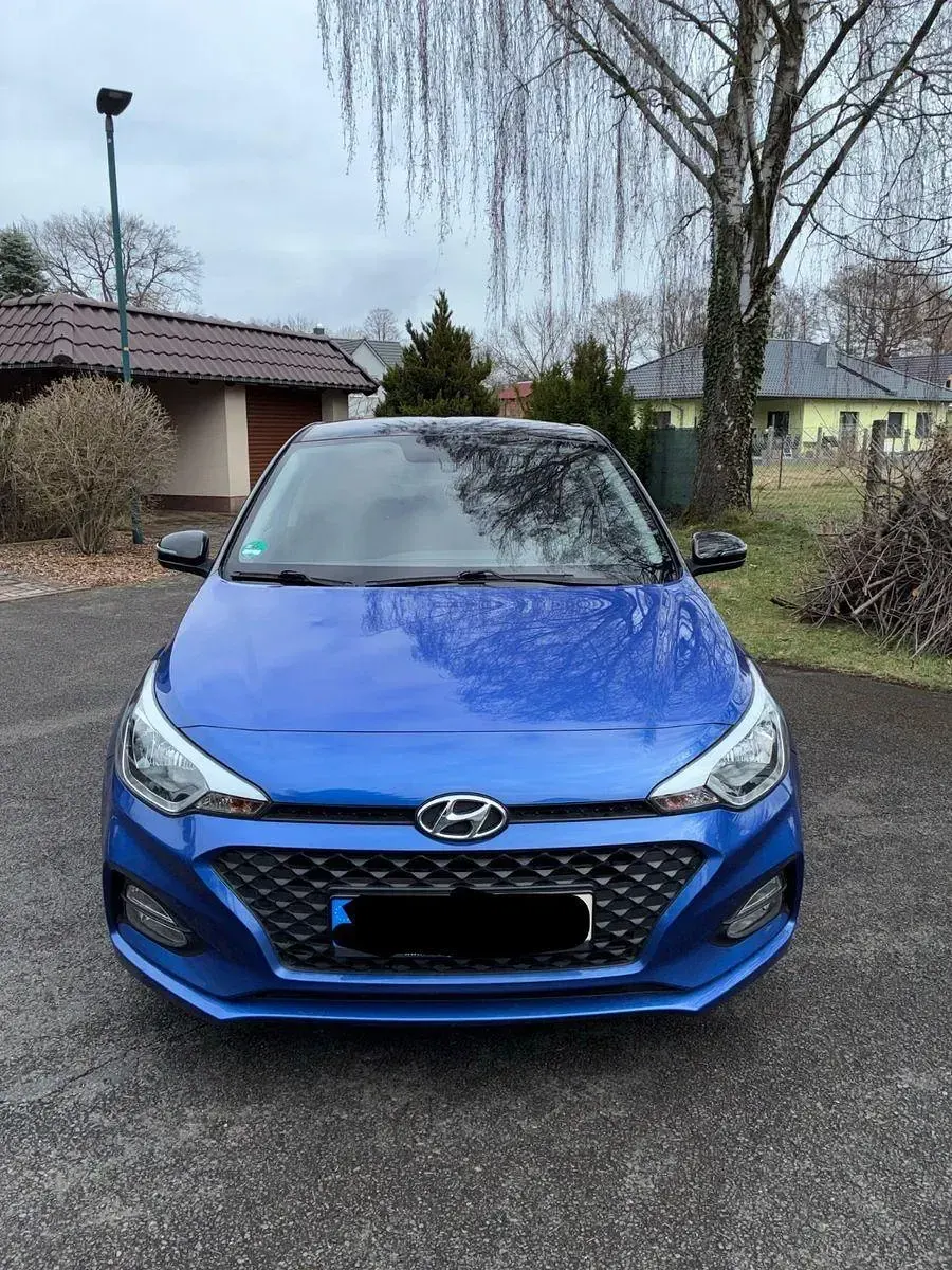 Gebraucht Hyundai i20 Select 101 PS (74 kW) 2020 Blau Kleinwagen