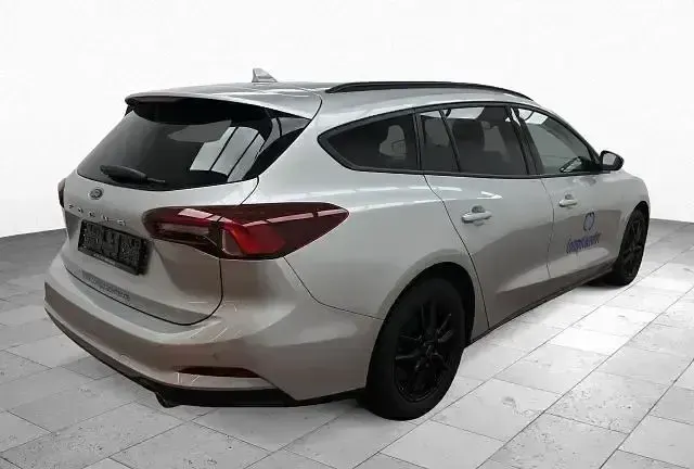 Gebraucht Ford Focus 120 PS (88 kW) 2022 Silber Limousine