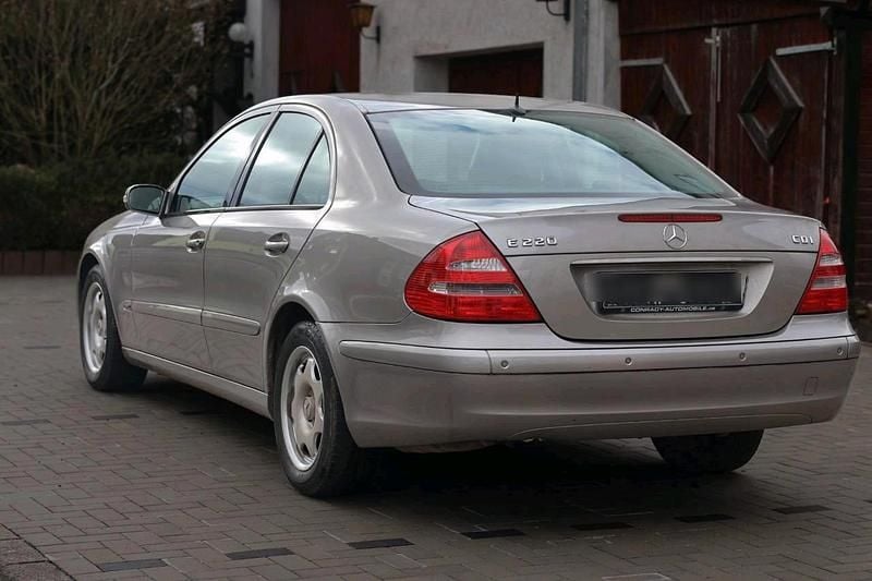 Gebraucht Mercedes E220 150 PS (110 kW) 2005 Grau Limousine