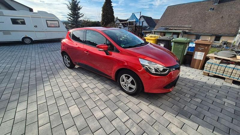 Gebraucht Renault Clio IV Luxe 90 PS (66 kW) 2015 Rot Limousine