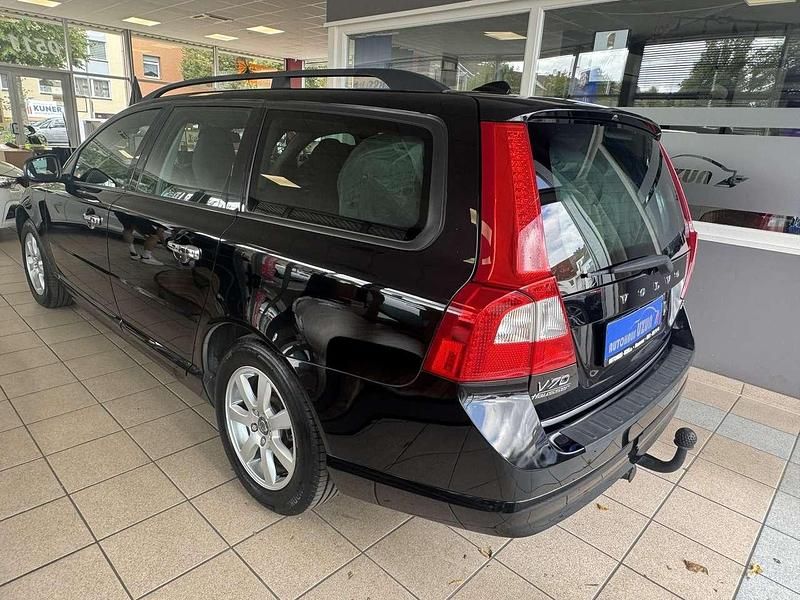 Gebraucht Volvo V70 Kinetic 179 PS (131 kW) 2012 Schwarz Kombi