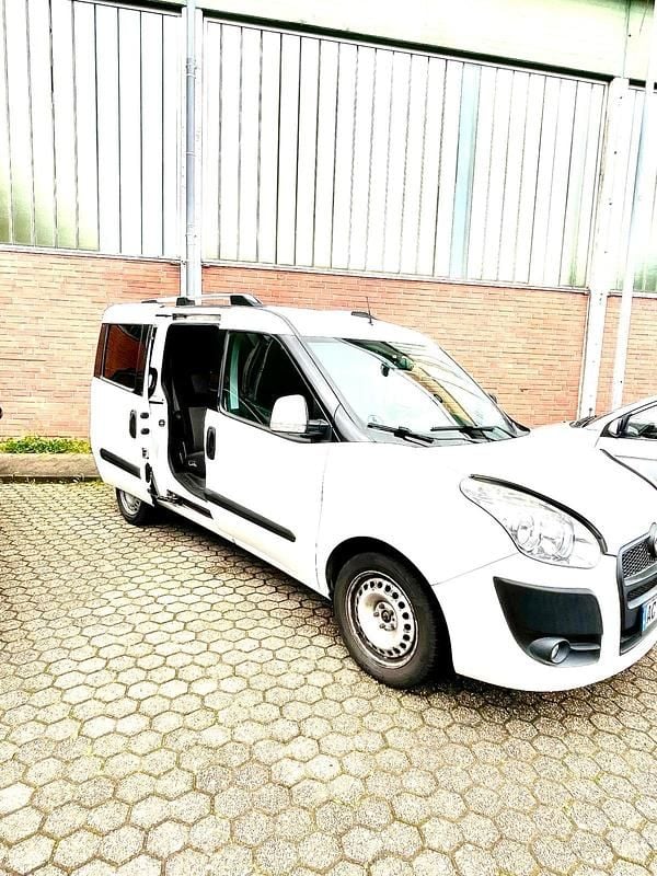 Gebraucht Fiat Doblò 120 PS (88 kW) 2011 Weiß Van / Kleinbus