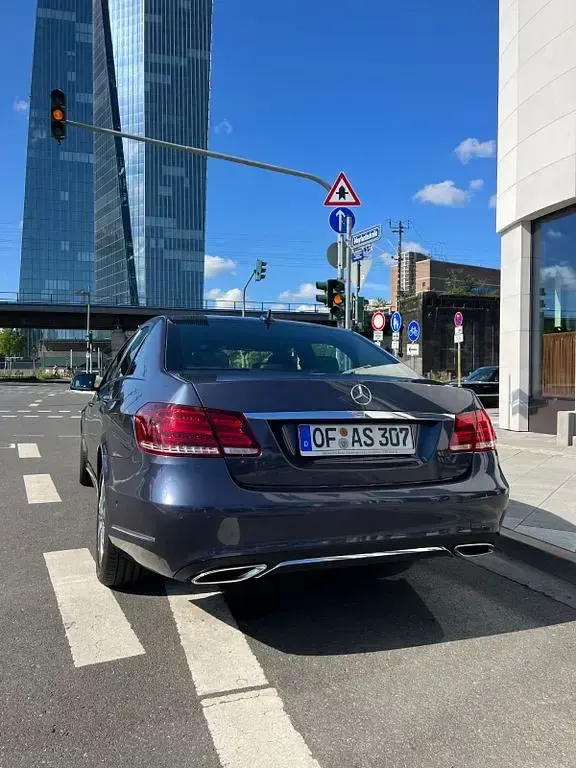 Usata Mercedes E350 252 CV (185 kW) 2013 Blu Berlina