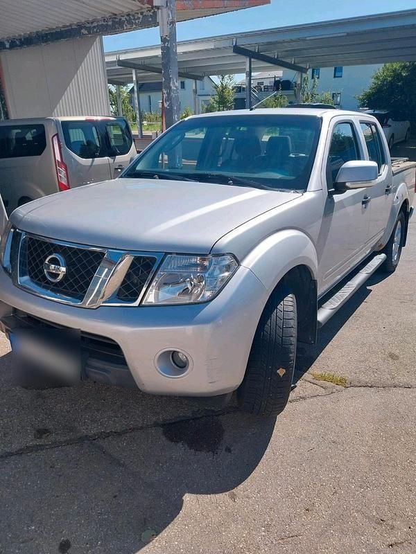 Silber Gebraucht 2011 Nissan Navara Abholung | 8.750 € (Superpreis) - Bild 1/4