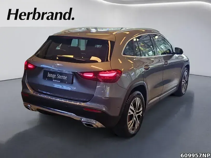 Gebraucht Mercedes GLA200 Progressive 163 PS (119 kW) 2025 Mountaingrau metallic SUV