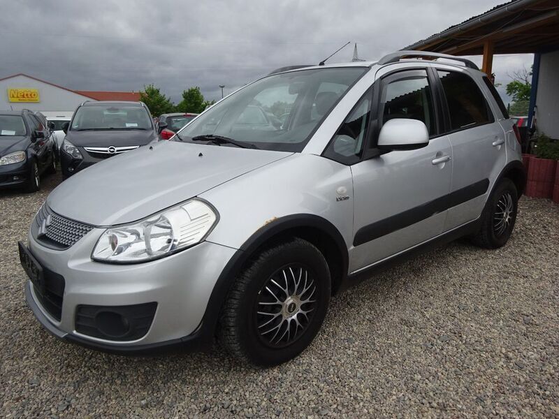 Grau Gebraucht 2010 Suzuki SX4 Limited SUV | 2.800 € (Fairer Preis) - Bild 1/4