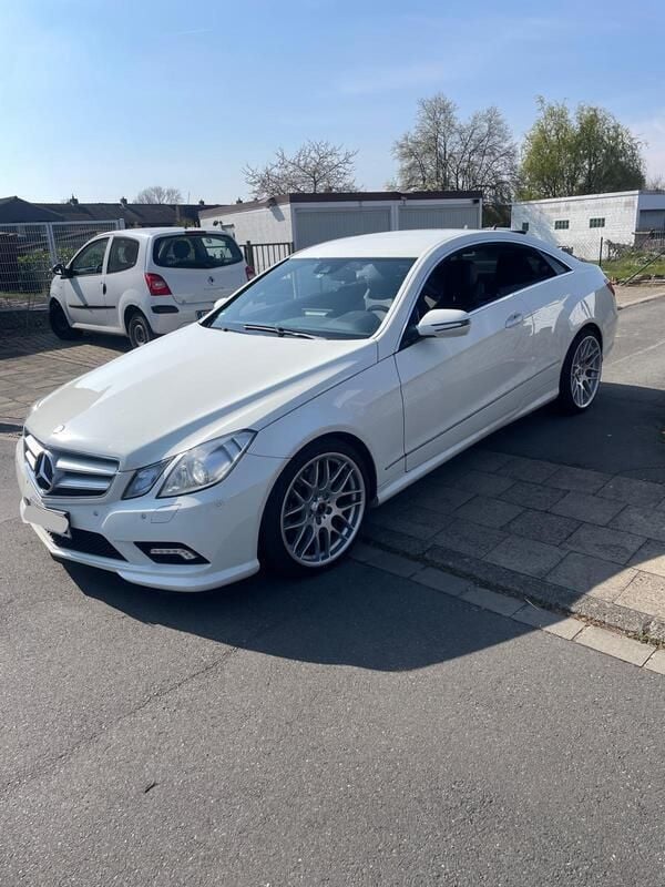 Weiß Gebraucht 2009 Mercedes E500 Avantgarde Coupé | 20.000 € (Fairer Preis) - Bild 1/4