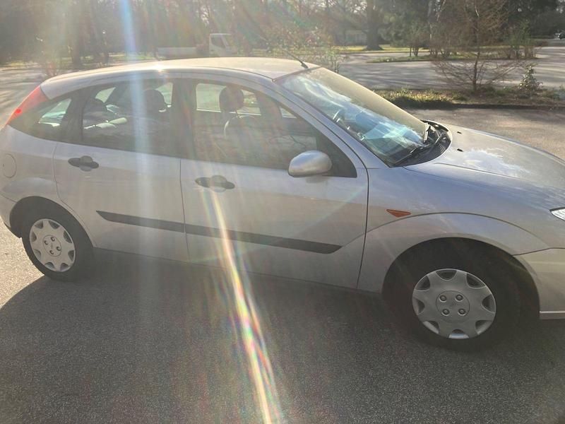 Gebraucht Ford Focus 101 PS (74 kW) 2001 Silber Kombi