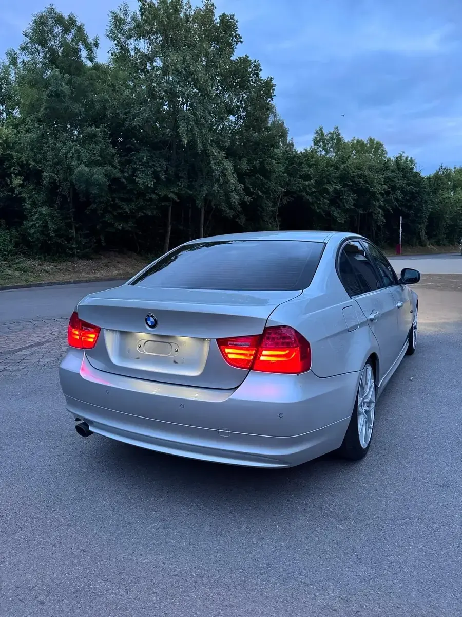 Gebraucht BMW 320 Comfort Edition 170 PS (125 kW) 2009 Silber Limousine