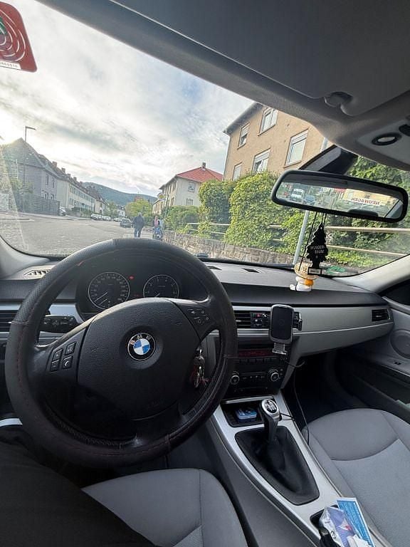 Gebraucht BMW 318 129 PS (94 kW) 2007 Blau Limousine