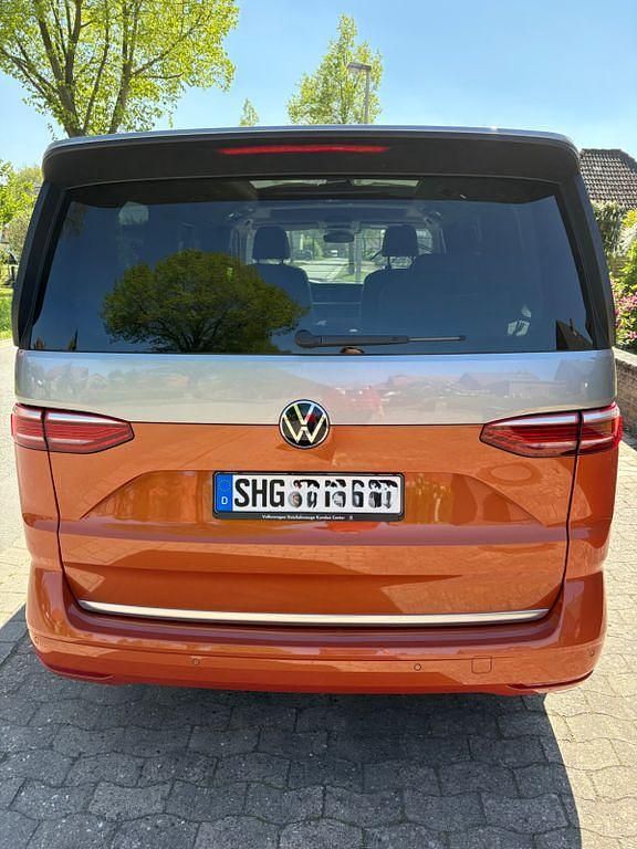 Usata VW Multivan Style 150 CV (110 kW) 2023 Arancione Monovolume