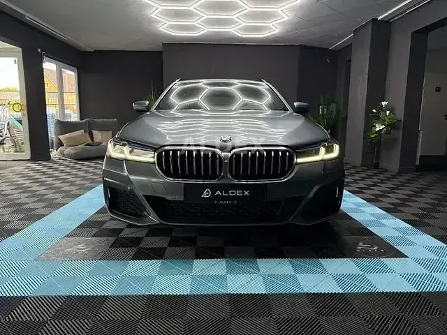 Gebraucht BMW 530 M Sport 286 PS (210 kW) 2021 Grau Kombi