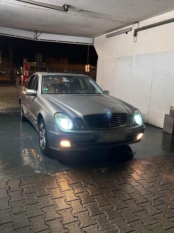 Gebraucht Mercedes E320 224 PS (164 kW) 2002 Andere farben Limousine
