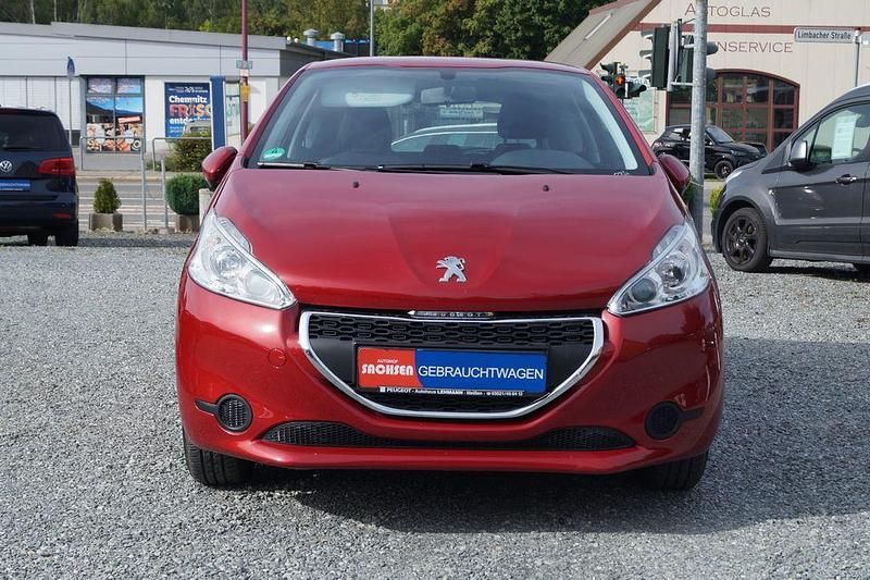 Rot Gebraucht 2014 Peugeot 208 Active Kleinwagen | 5.990 € (Fairer Preis) - Bild 1/4