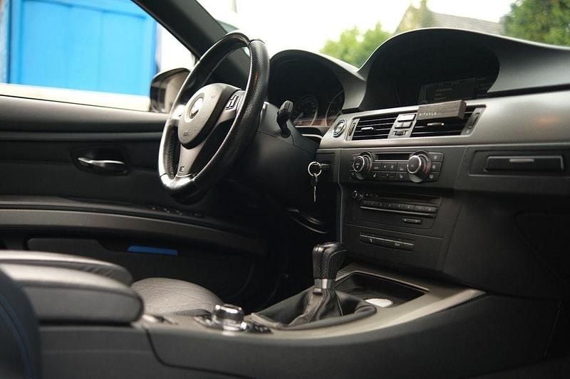 Gebraucht BMW 320 Cabriolet M Sport 184 PS (135 kW) 2011 Weiß Cabrio