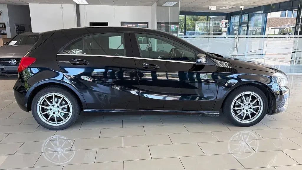 Gebraucht Mercedes A180 122 PS (89 kW) 2012 Schwarz Kleinwagen