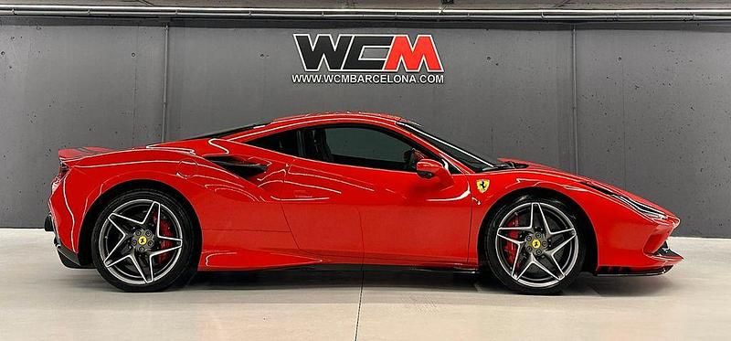 Second-hand Ferrari F8 721 CP (530 kW) 2023 Roșu