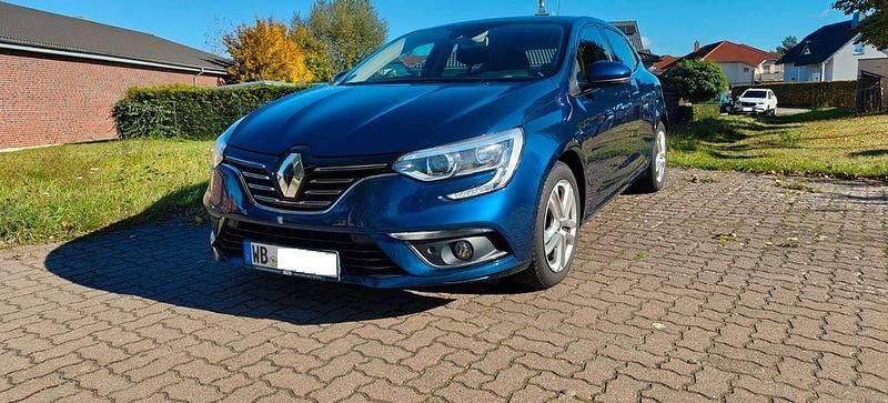 Blau Gebraucht 2017 Renault Mégane IV Intens Limousine | 9.990 € (Fairer Preis) - Bild 1/4