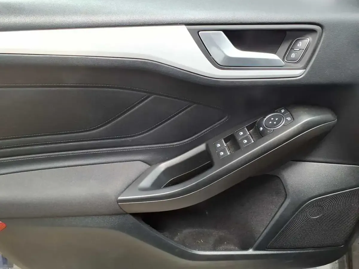 Używany Ford Focus Cool & Connect 150 KM (110 kW) 2021 Niebieski Kombi