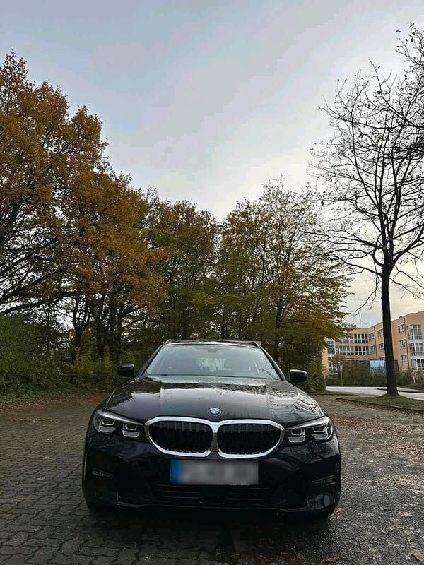Gebraucht BMW 320 Advantage 204 PS (150 kW) 2021 Schwarz Kombi