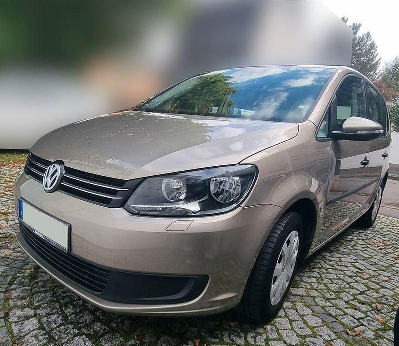 Beige Gebraucht 2014 VW Touran Van / Kleinbus | 8.765 € (Fairer Preis) - Bild 1/4