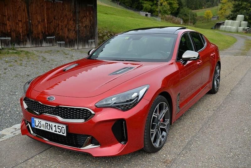 Rot Gebraucht 2017 Kia Stinger Kleinwagen | 25.000 € (Fairer Preis) - Bild 1/4