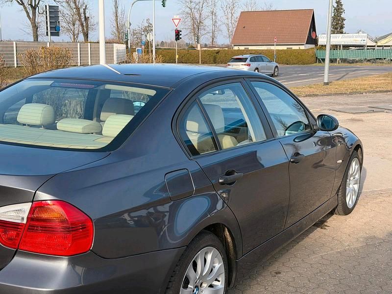 Second-hand BMW 320 160 CP (117 kW) 2007 Gri Berlinǎ
