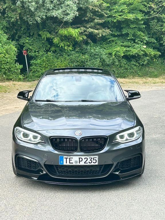 Grau Gebraucht 2016 BMW M235 Comfort Edition Coupé | 28.999 € (Fairer Preis) - Bild 1/4