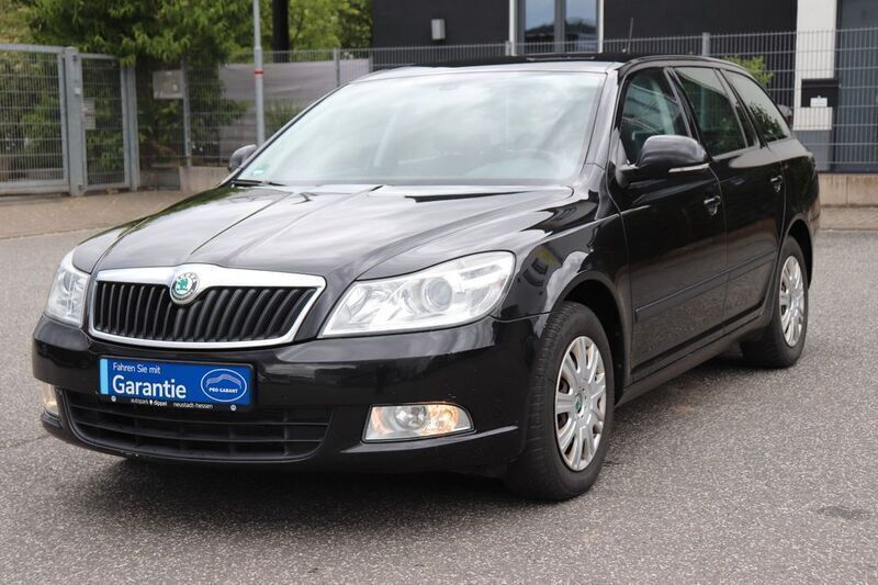 Schwarz Gebraucht 2011 Skoda Octavia Ambition Kombi | 4.990 € (Etwas zu teuer) - Bild 1/4