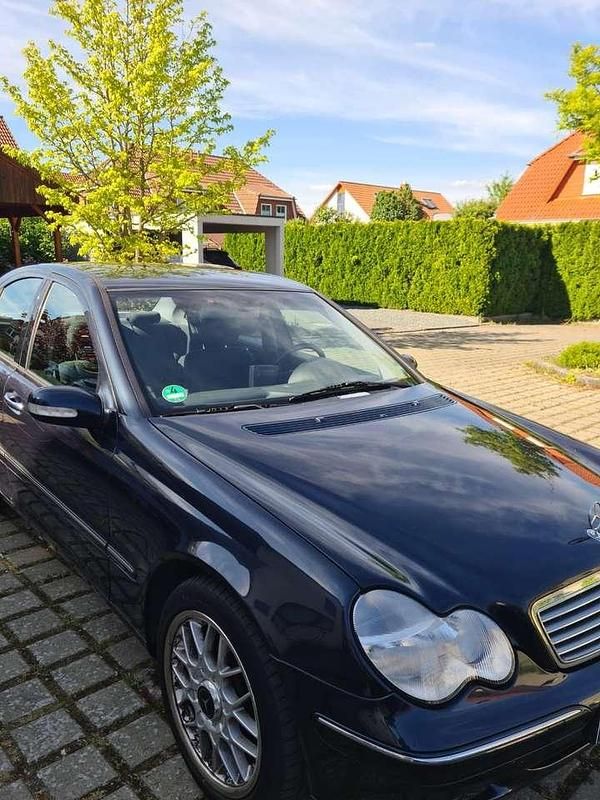 Second-hand Mercedes C220 Elegance 143 CP (105 kW) 2002 Berlinǎ