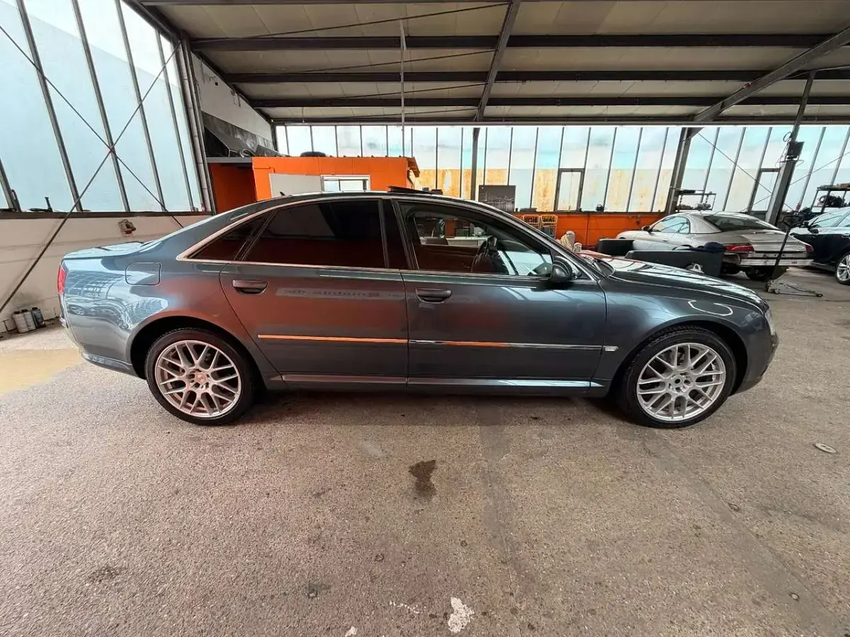 Gebraucht Audi A8 Basis 232 PS (170 kW) 2004 Grau Limousine
