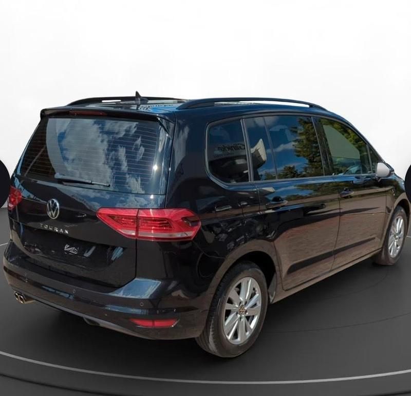 Gebraucht VW Touran 150 PS (110 kW) 2022 Schwarz Van / Kleinbus