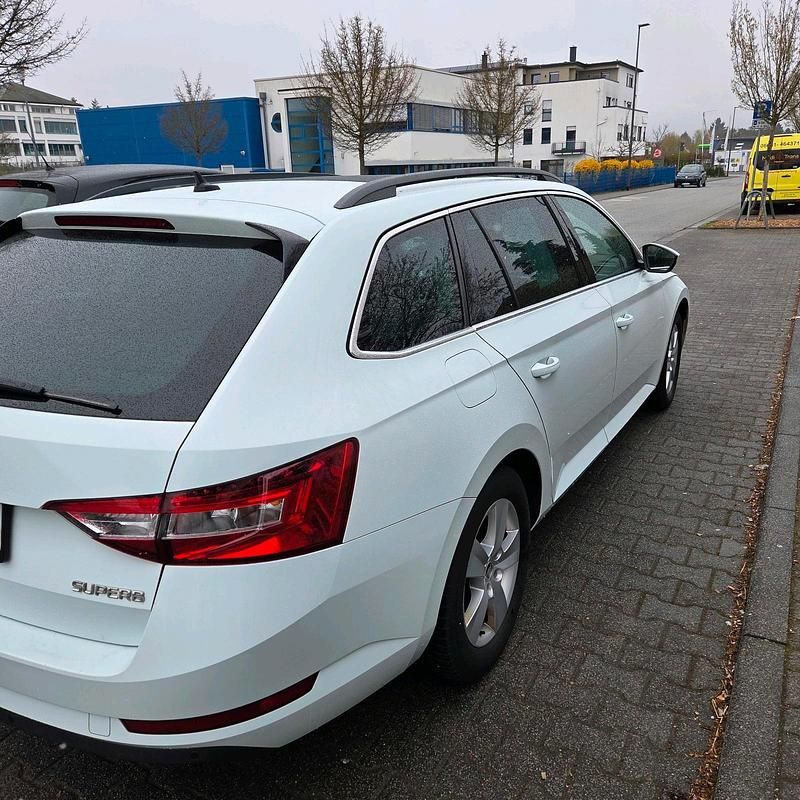 Gebraucht Skoda Superb 150 PS (110 kW) 2017 Weiß Kombi