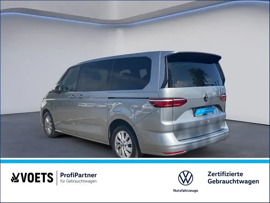 Gebraucht VW Multivan Life 150 PS (110 kW) 2025 Silber Van / Kleinbus