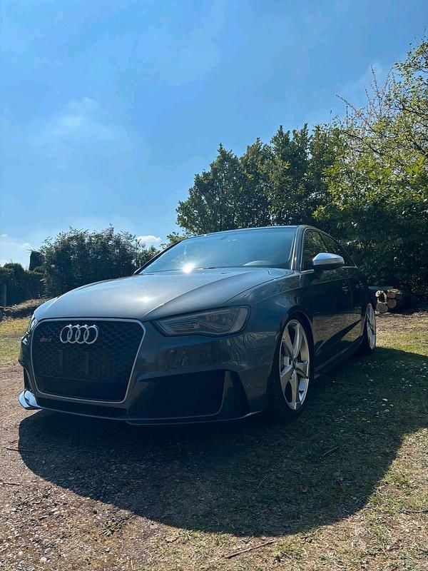 Grau Gebraucht 2015 Audi RS3 Kleinwagen | 29.850 € (Guter Preis) - Bild 1/4