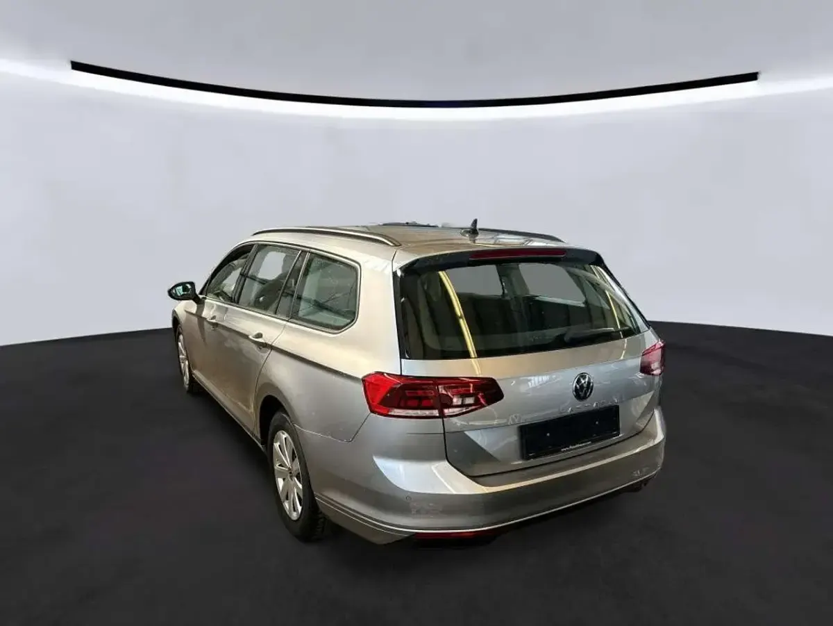 Używany VW Passat 150 KM (110 kW) 2022 Srebrny Kombi