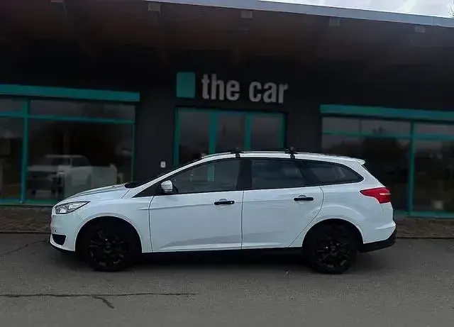 Gebraucht Ford Focus Ambiente 101 PS (74 kW) 2016 Weiß Kombi
