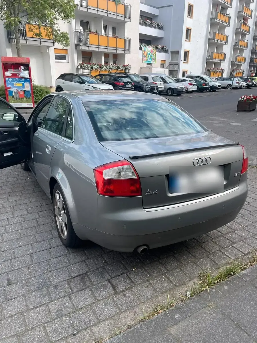 Gebraucht Audi A4 130 PS (95 kW) 2003 Grau Limousine
