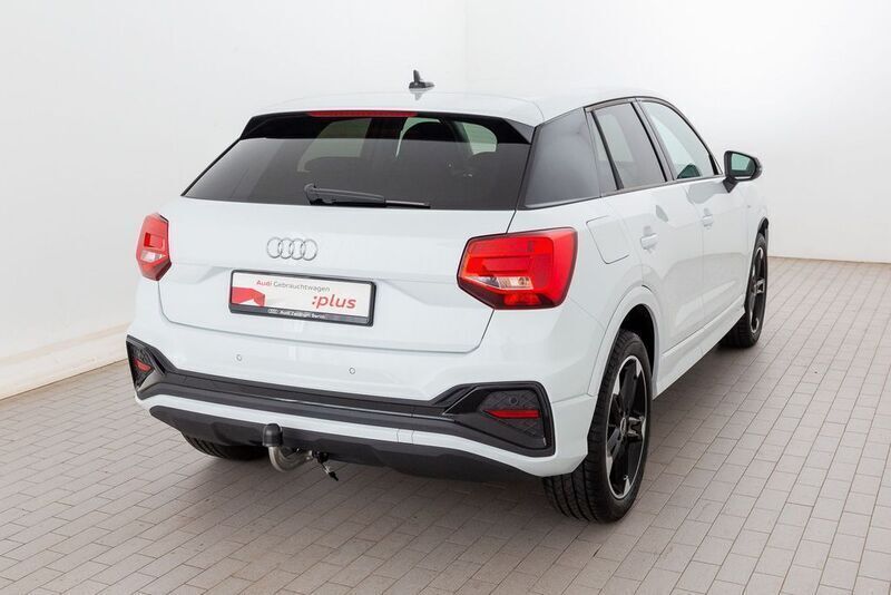 Gebraucht Audi Q2 S-Line 150 PS (110 kW) 2024 Gletscherweiß metallic SUV