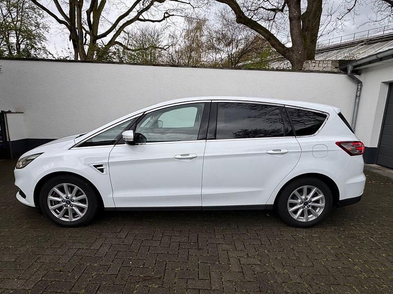 Gebraucht Ford S-MAX Titanium 179 PS (131 kW) 2016 Weiß Van / Kleinbus